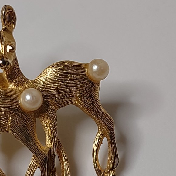 Gold Tone Deer Pin With Faux Pearl Tails - Picture 5 of 14